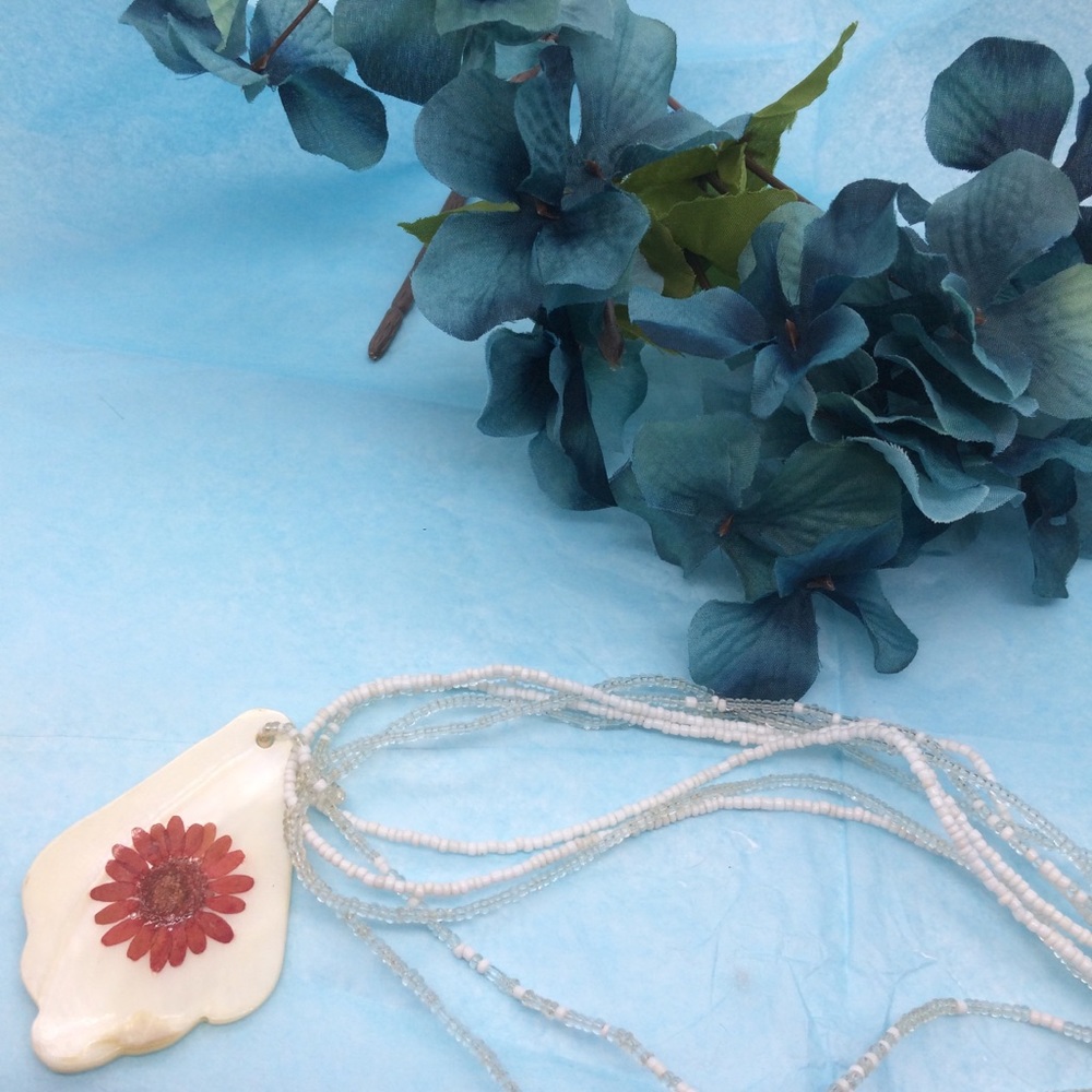 SEED BEAD AND PAINTED SHELL NECKLACE